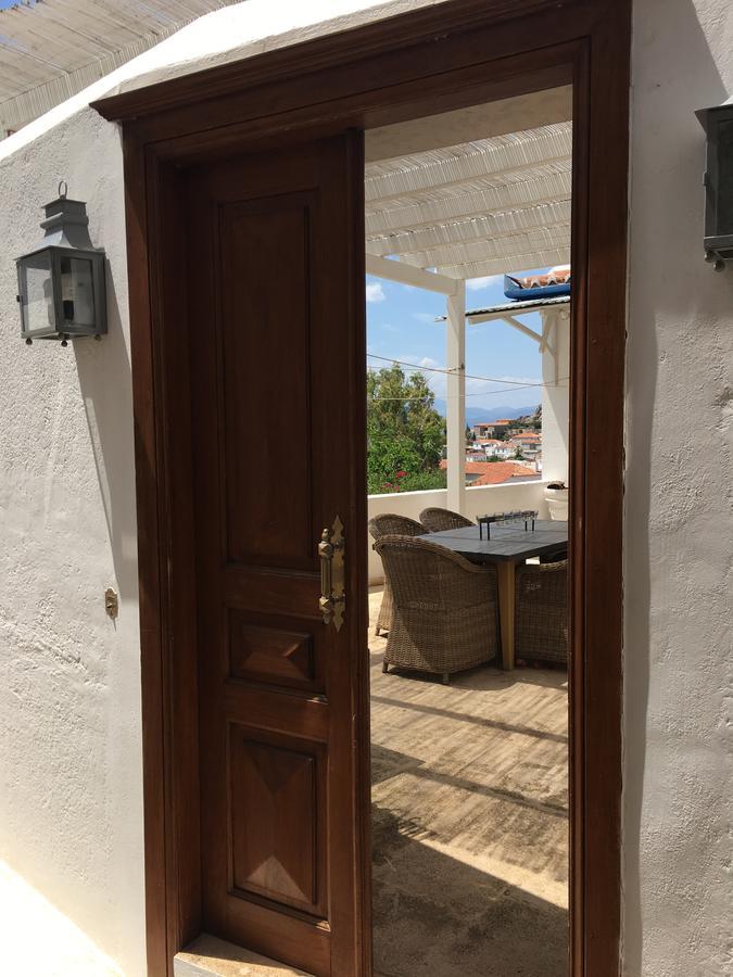 The Home Overlooking The Harbor Ύδρα Εξωτερικό φωτογραφία